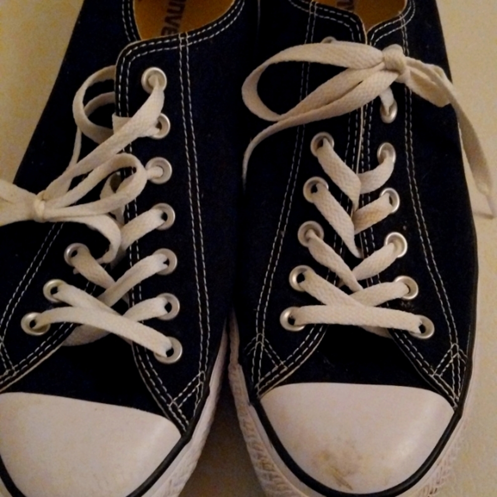 Converse tennis shoes